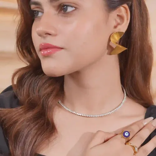 Curvee - Product Image