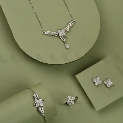 Nivia Pendant - Product Image