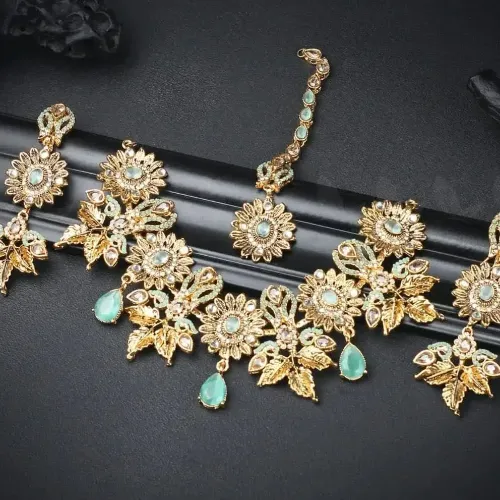 Zarnash Necklace - Product Image
